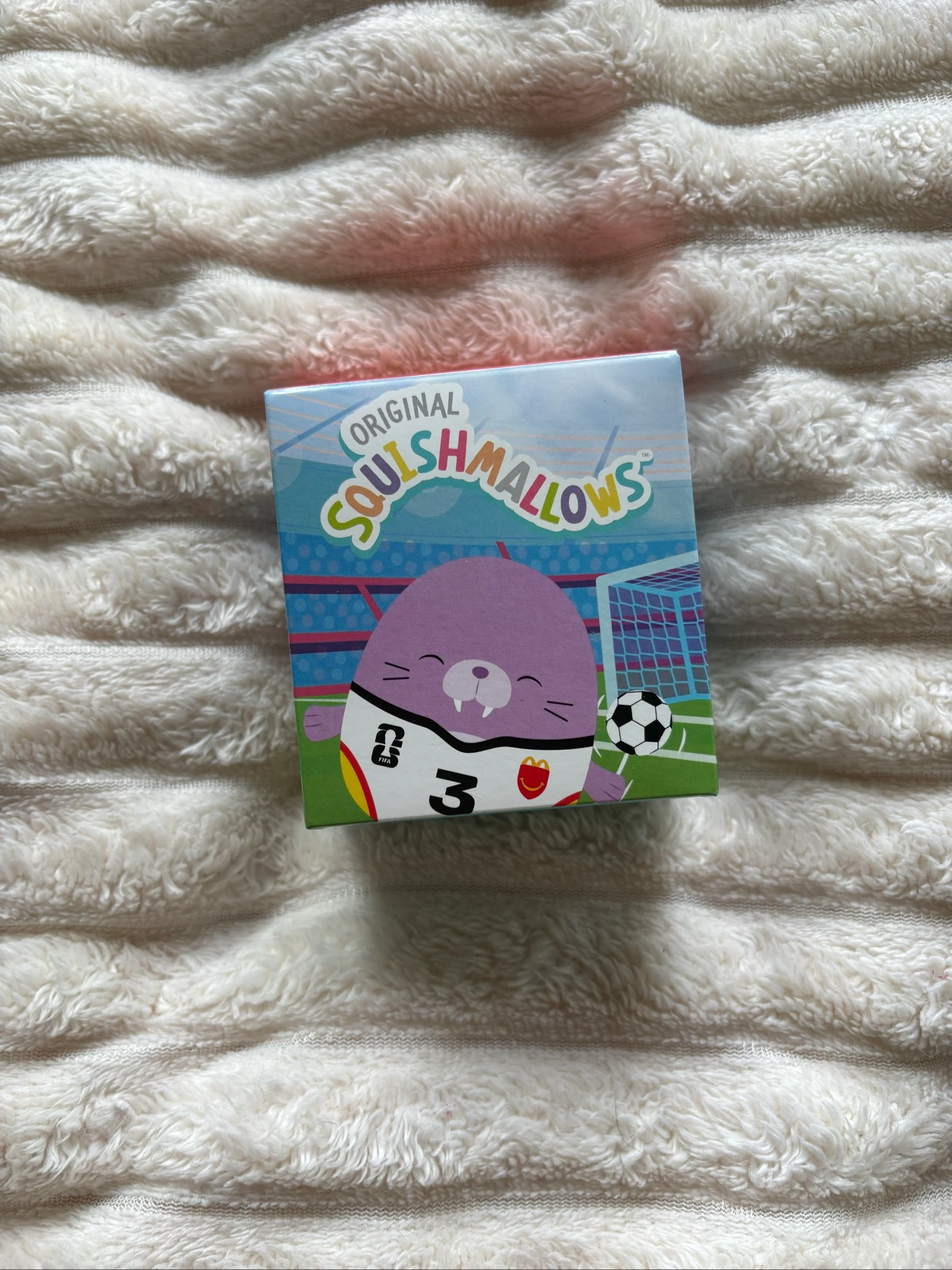 Peluche SquishMallows Winnie especial Fifa – photo 2